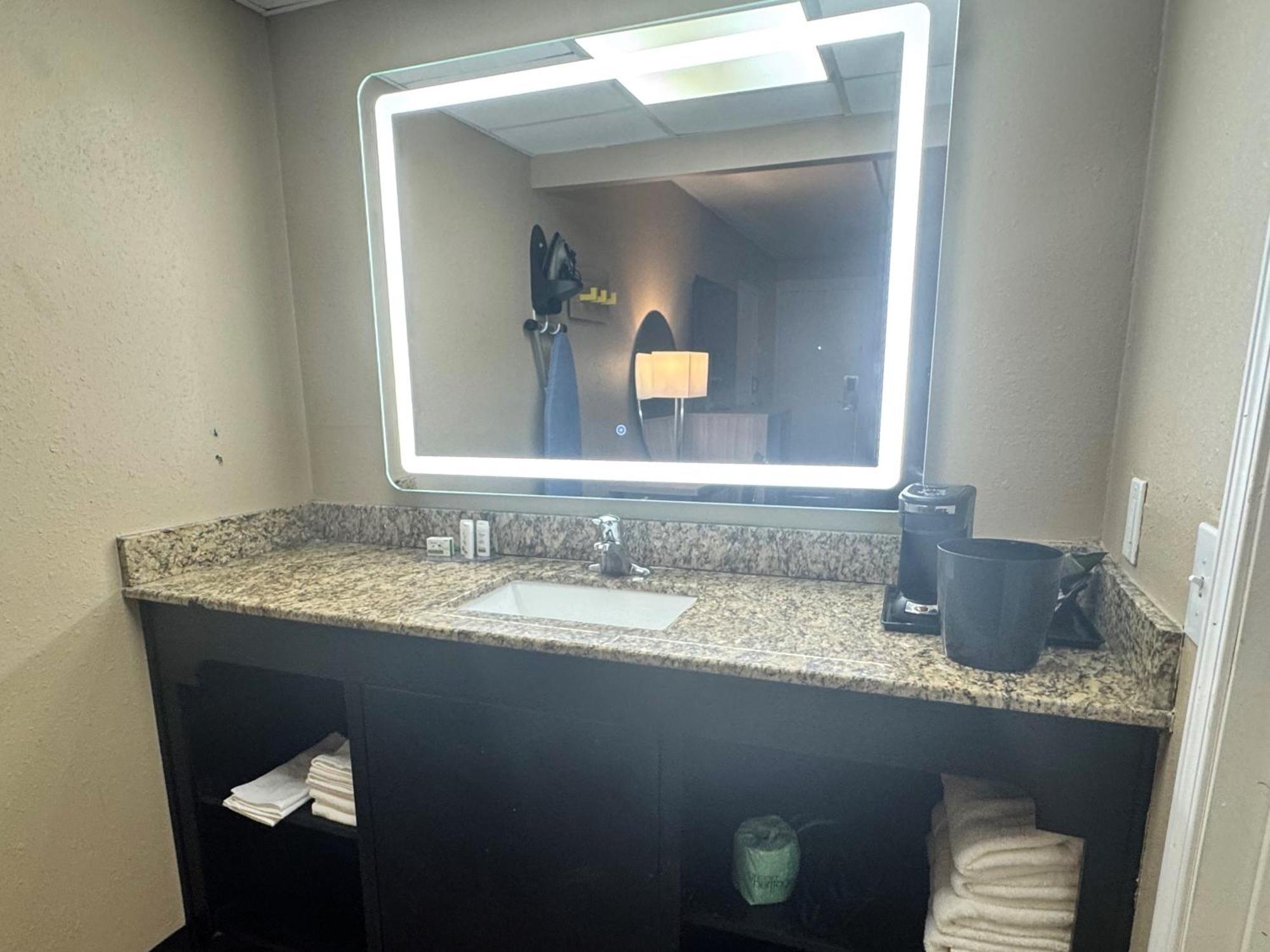 Super 8 By Wyndham Corpus Christi Airport Hotel Eksteriør billede